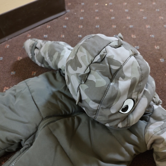 Oshkosh Bgosh Boys Snowsuit - Picture 4 of 5